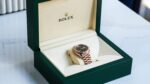 Rolex Day-Date 228235 – 40mm Everose Gold with Olive Green Roman Dial - 图片 4